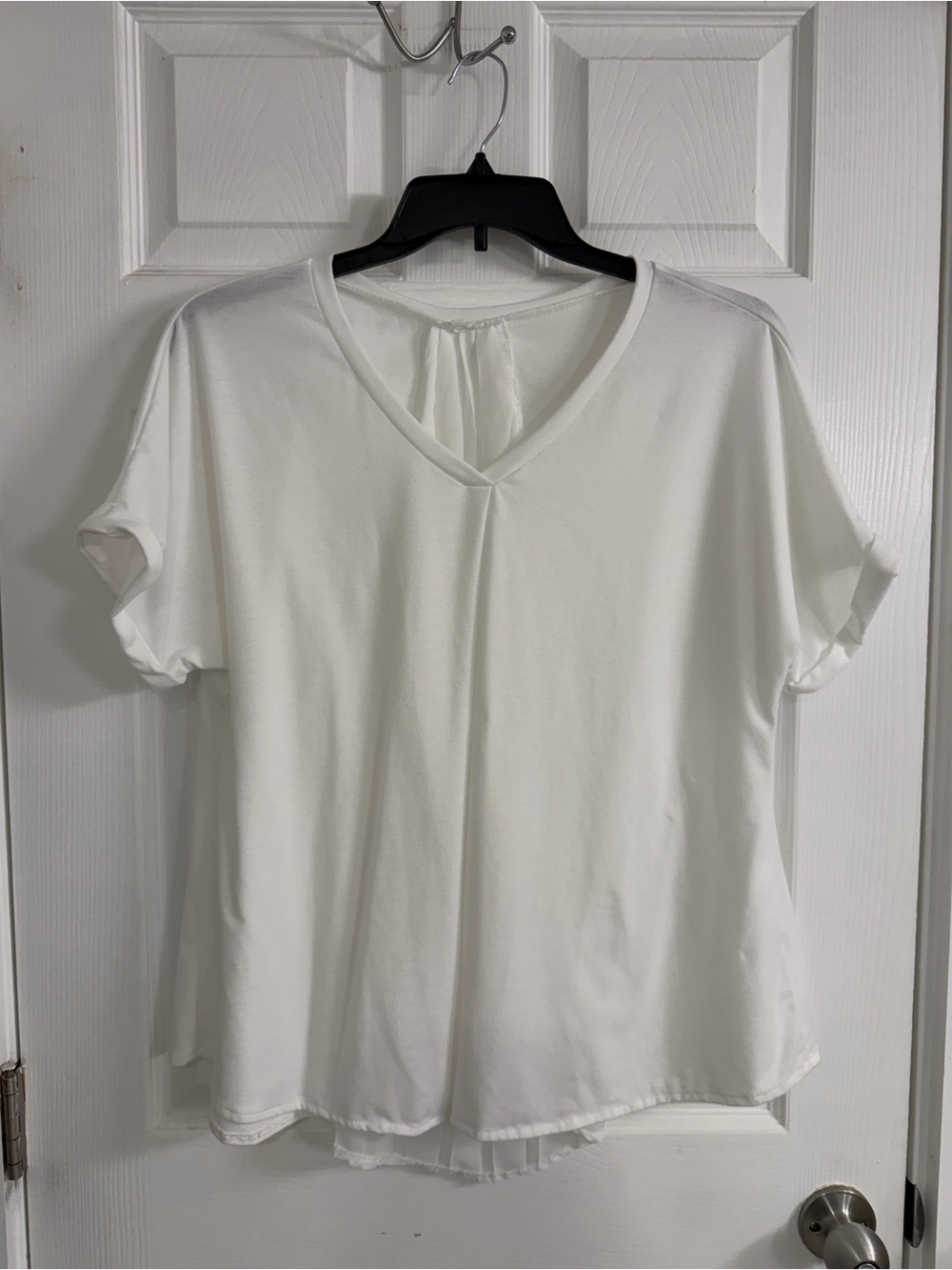 Source Unknown White V-Neck Short Sleeve Top with Back Tie